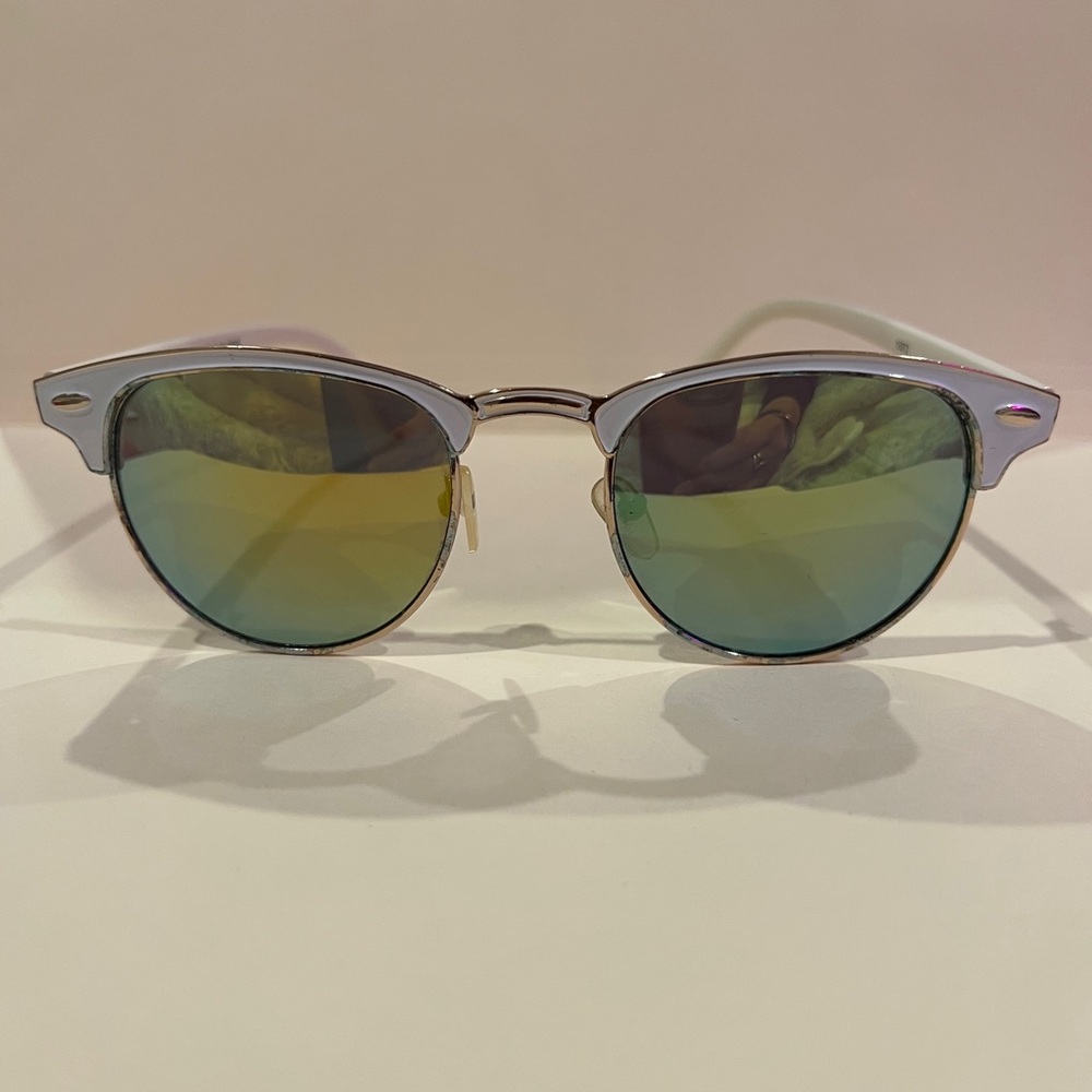 White Retro Round Sunglasses – Green Lens
